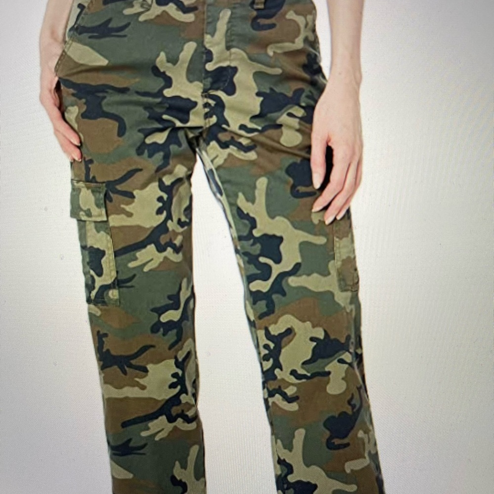Sanctuary Crop/Capri camo pants